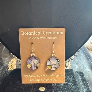 NWT botanical creations, genuine flower under glass sterling silver pierced